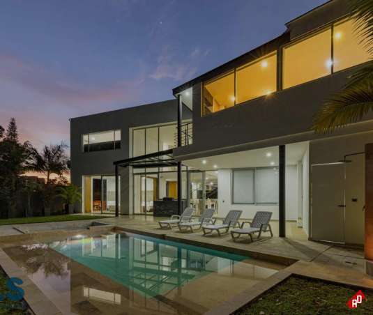 Casa para Venta en Loma Cola del Zorro. Municipio Medellin - $4.200.000.000 - 232488
