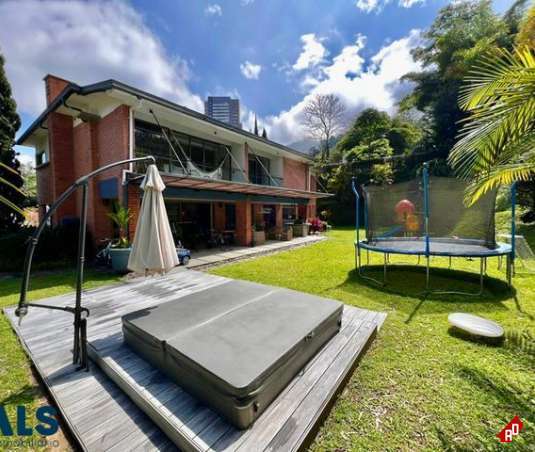 Casa para Venta en Loma Cola del Zorro. Municipio Medellin - $3.900.000.000 - 233943