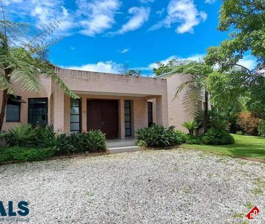 Casa para Venta en V. El Yarumo. Municipio La Ceja - $2.700.000.000 - 240891